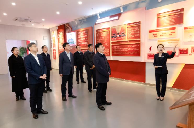 州委常委班子参观廉政教育馆