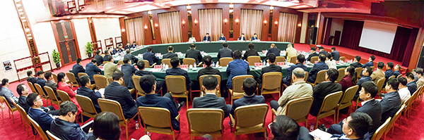 陶治国听取州及8县市纪委监委工作情况汇报.jpg